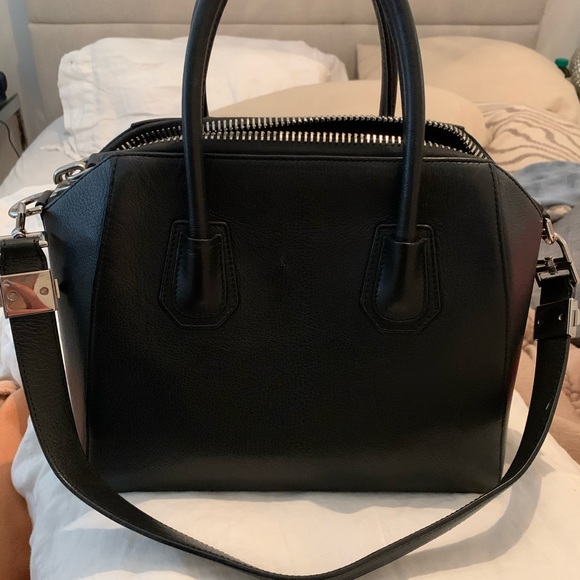 Givenchy Black Medium Antigona Bag - Picture 3 of 3